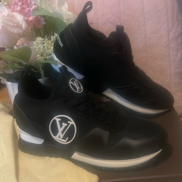 Louis Vuitton Run Away Sneaker size 34.5 - Picture 1 of 16